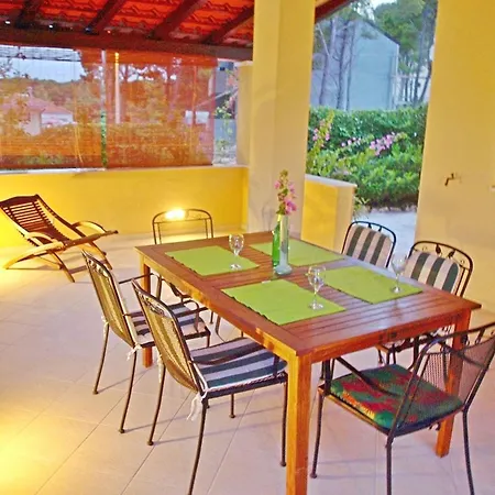 Appartement Deni Milna (Brac)